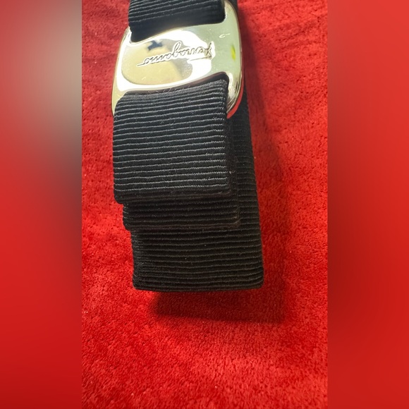 Salvatore Ferragamo Vara Bow Hair Clip Black - Picture 5 of 8